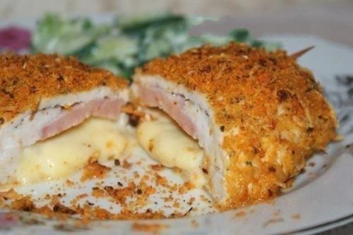 Шницель из куриной грудки Кордон блю.