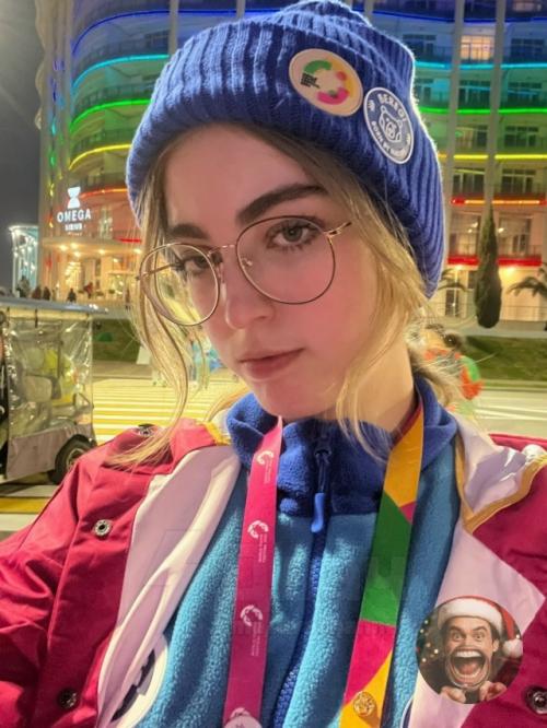 История с задержанной в Петербурге 22-летней учительницей Афиной симеонидис приобретает всё более сложные и противоречивые оттенки. 02