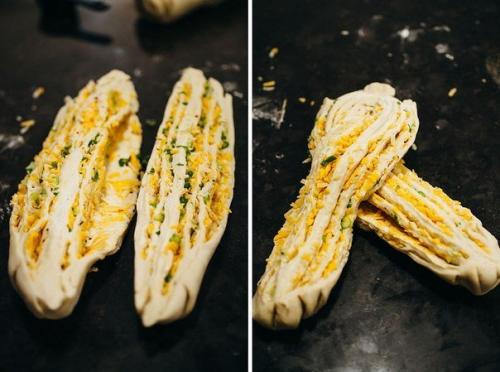 Скрученный домашний хлеб с сыром изеленью. 04