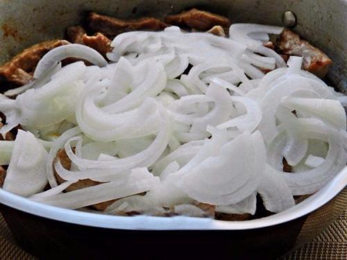 Мясо тушеное со сметанкой. 01