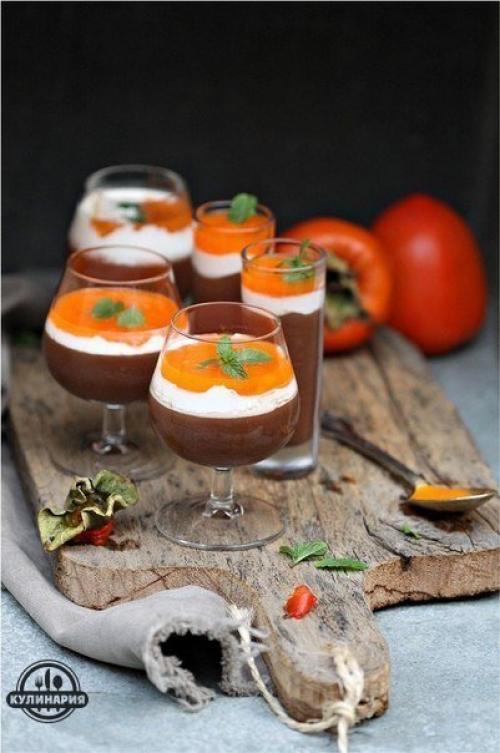 Мусс из горького шоколада и хурмы.