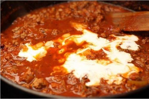 Спагетти болоньезе.  Даже в итальянских источниках существуют вариации соуса болоньезе, не говоря уж об общемировой практике. 06