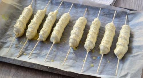 Сосиски в тесте на шпажках? 04