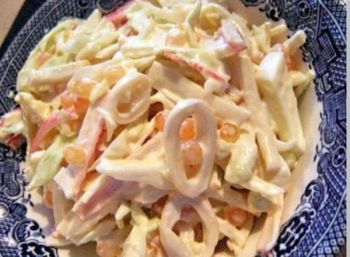 Три простых салатика с кальмарами.