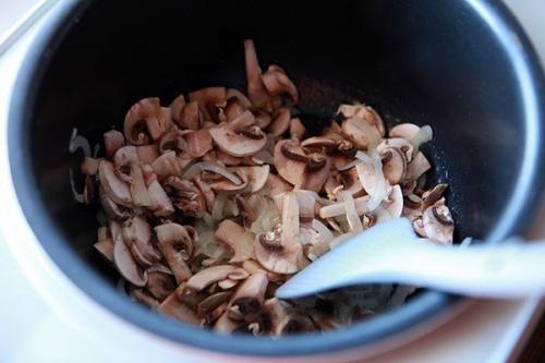 Бефстроганов.  Ингредиенты:  На 4-6 порций. 05