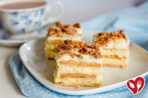 Творожный торт из печенья.