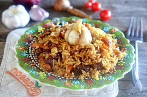 Палови.  Традиционное блюдо народов средней Азии, а в переводе - это плов!