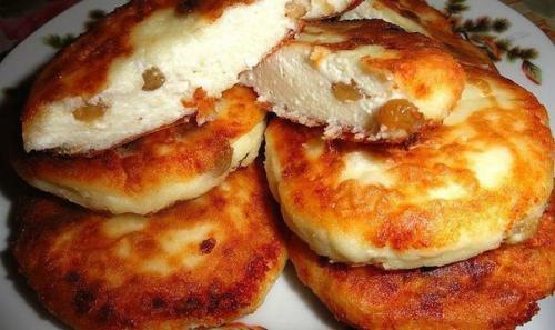 Сырники с изюмом.