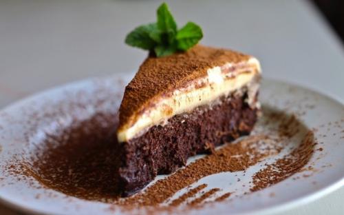 Трюфельный торт с муссом из белого шоколада. Трюфельный торт с муссом из белого шоколада.