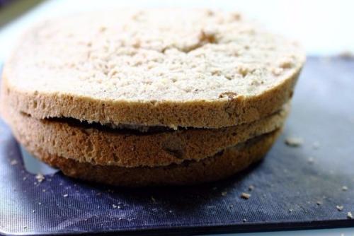 Бутербродный торт с семгой и креветками.