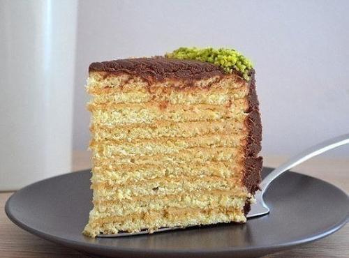 Медовый торт с кремом. Медовый торт с кремом.