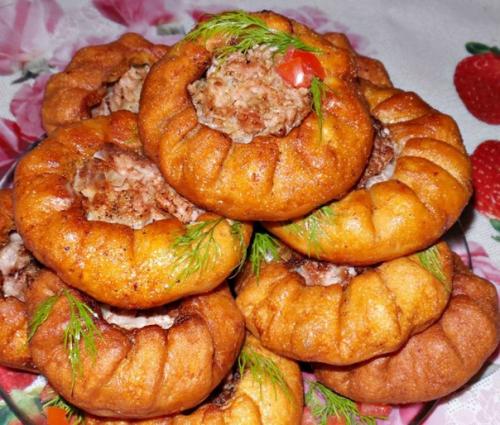 Беляши с мясом.