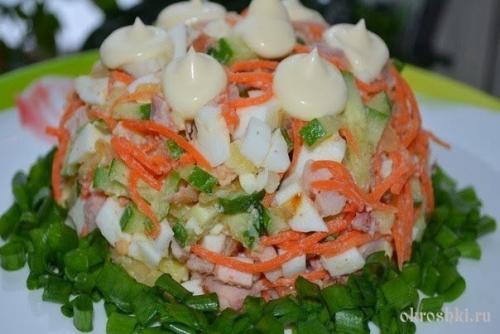 Салат Шедевр с корейской морковью.