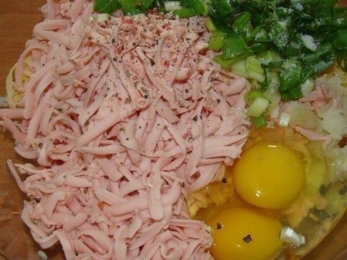 Биточки.  Ингредиенты:  - 4 шт вареного картофеля. 01