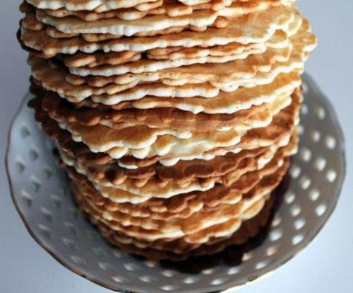 Вафли.  Ингредиенты:  - Масло сливочное 200 гр.