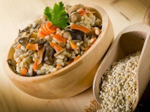 Сытно и полезно: перловка с курицей и шампиньонами.