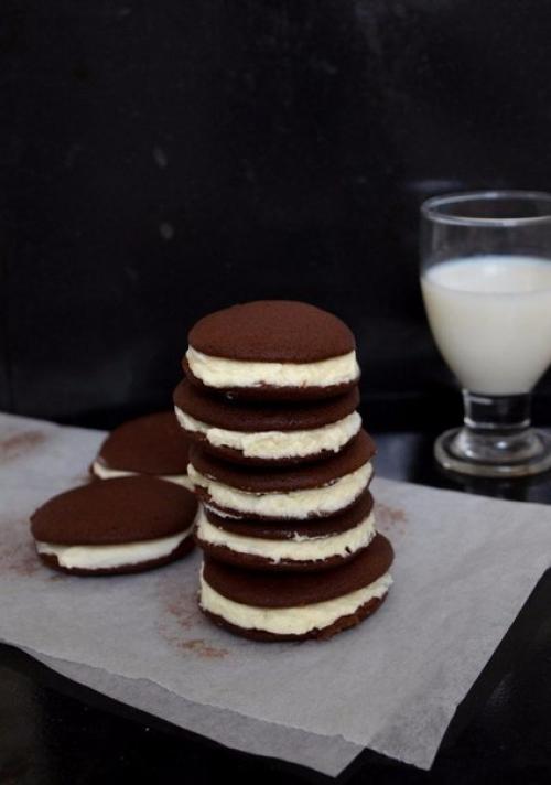 Шоколадные Whoopie со сливками.