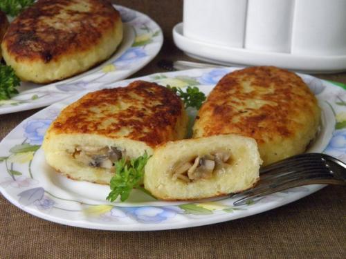 Зразы картофельные с грибами.