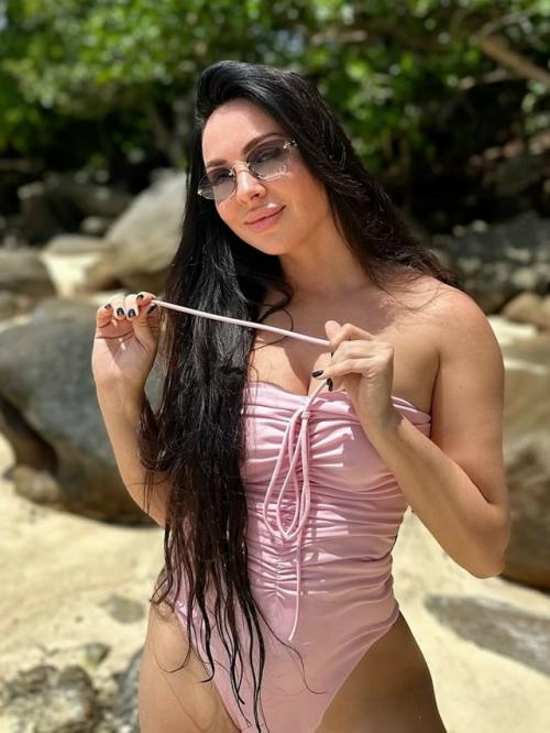 39-Летняя Виктория галустян, кажется, проживает свою лучшую жизнь.
