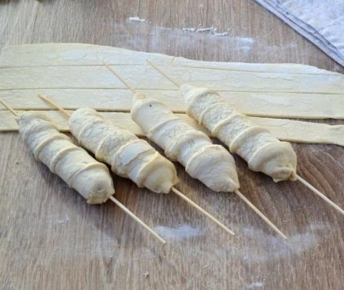 Сосиски в тесте на шпажках? 03