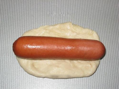 Тесто на сосиски в тесте жареные в масле. Жареные сосиски в тесте.