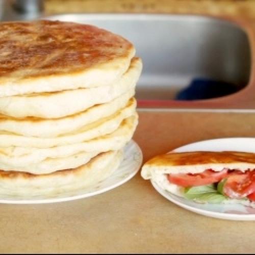 Пышные лепешки с сырным тестом и ветчиной. 02