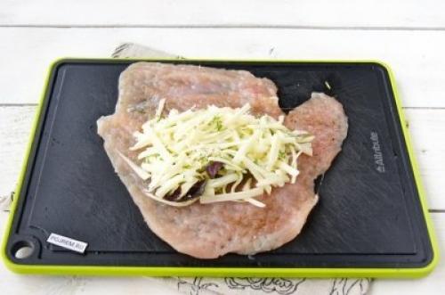 Вкусный ужин: куриные рулетики с сыром. 04