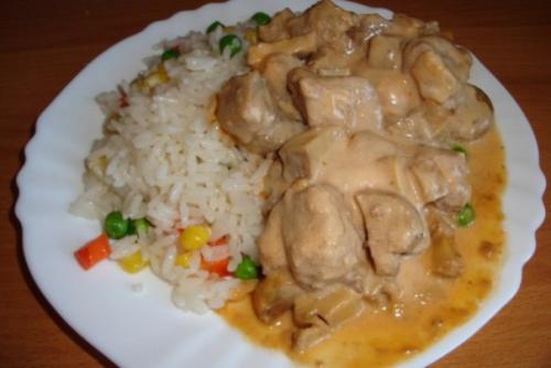 Мясо в сырном соусе?