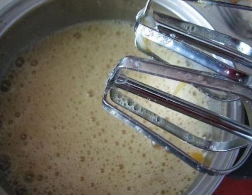 Бисквитный рулет с малиной. 01