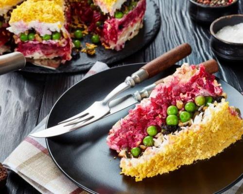 Салат с курицей и свёклой. Салат с курицей и свёклой.