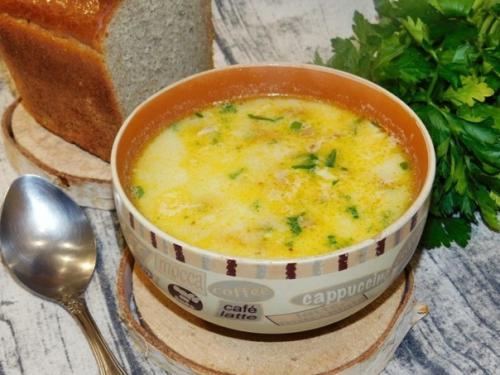 Суп с плавленным сыром и вермишелью.