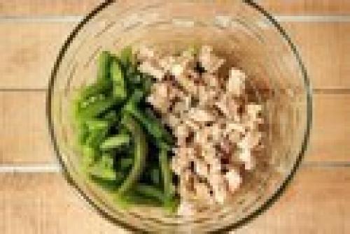 Салат шедевр.  Ингредиенты: 02