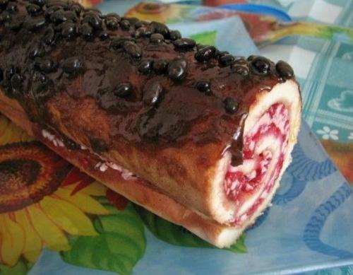 Бисквитный рулет с малиной. 08