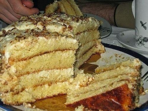 Самый простой и самый нежный торт - лакомка.

