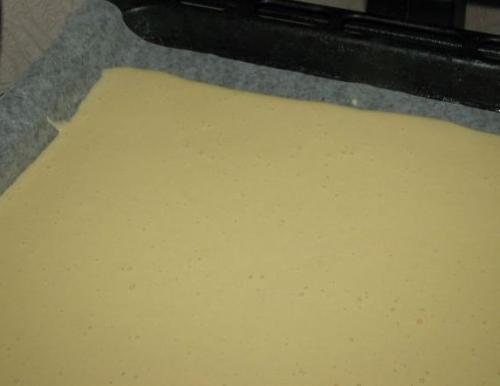 Бисквитный рулет с малиной. 02