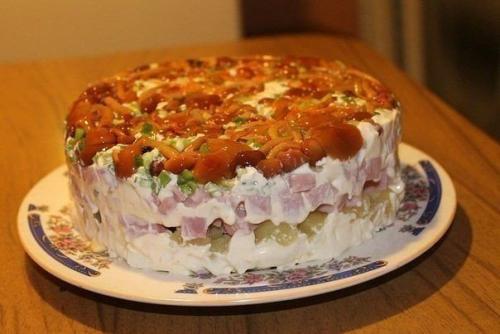 10 салатов с ветчиной.