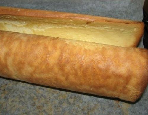 Бисквитный рулет с малиной. 05