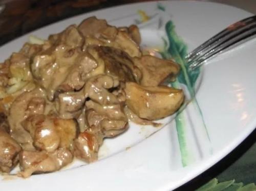 Мясо в сырном соусе.