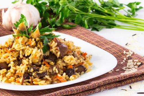 Вкусный грибной плов.