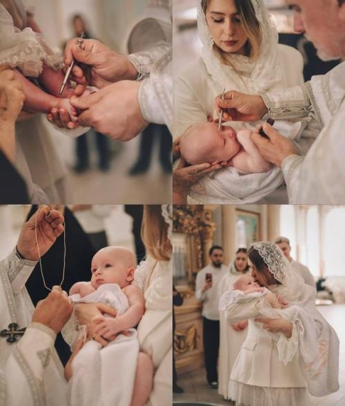 Маша и Роберт герберы совершили таинство крещения своей дочери Адель. 03