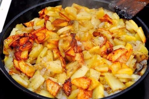 Мы жарим картошку правильно.