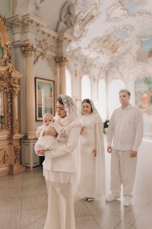 Маша и Роберт герберы совершили таинство крещения своей дочери Адель.

