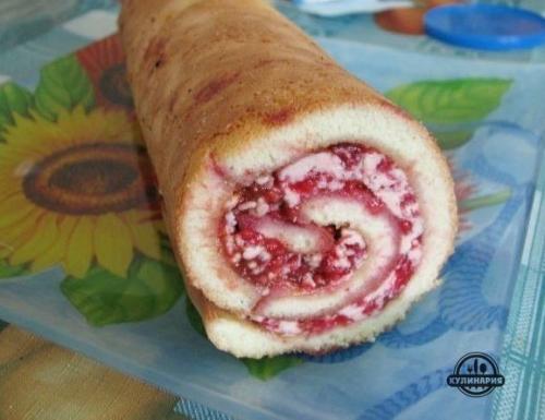 Бисквитный рулет с малиной. 09