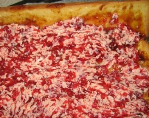 Бисквитный рулет с малиной. 06