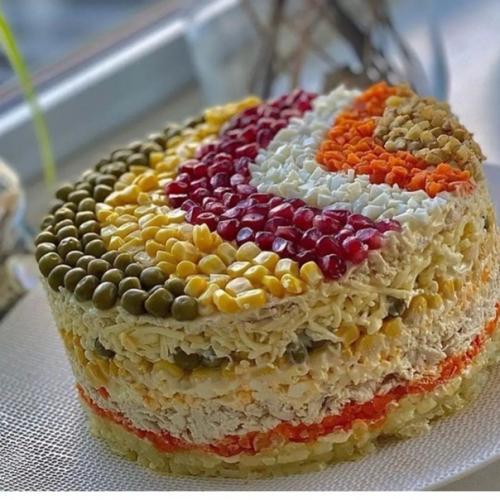 Классный салатик, который легко приготовить к приходу гостей!