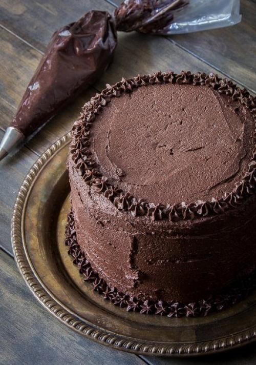 Торт банановый. Банановый торт с шоколадной глазурью.