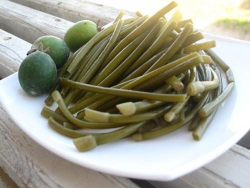 Квашеные стрелки чеснока.