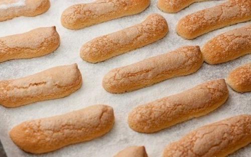 Бисквитное печенье савоярди.
