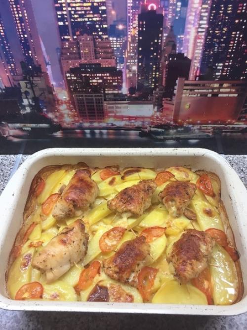 - Ну чeго ты там приготовил свои куpиные рулетики? 06