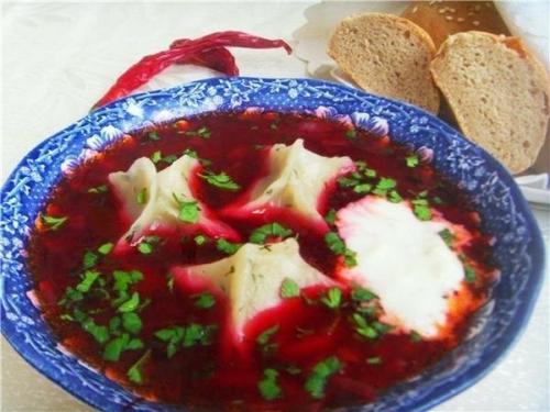 Сегодня мы с вами приготовим национальное литовское блюдо борщ с Ушками или, если говорить более привычным языком, с пельменями.